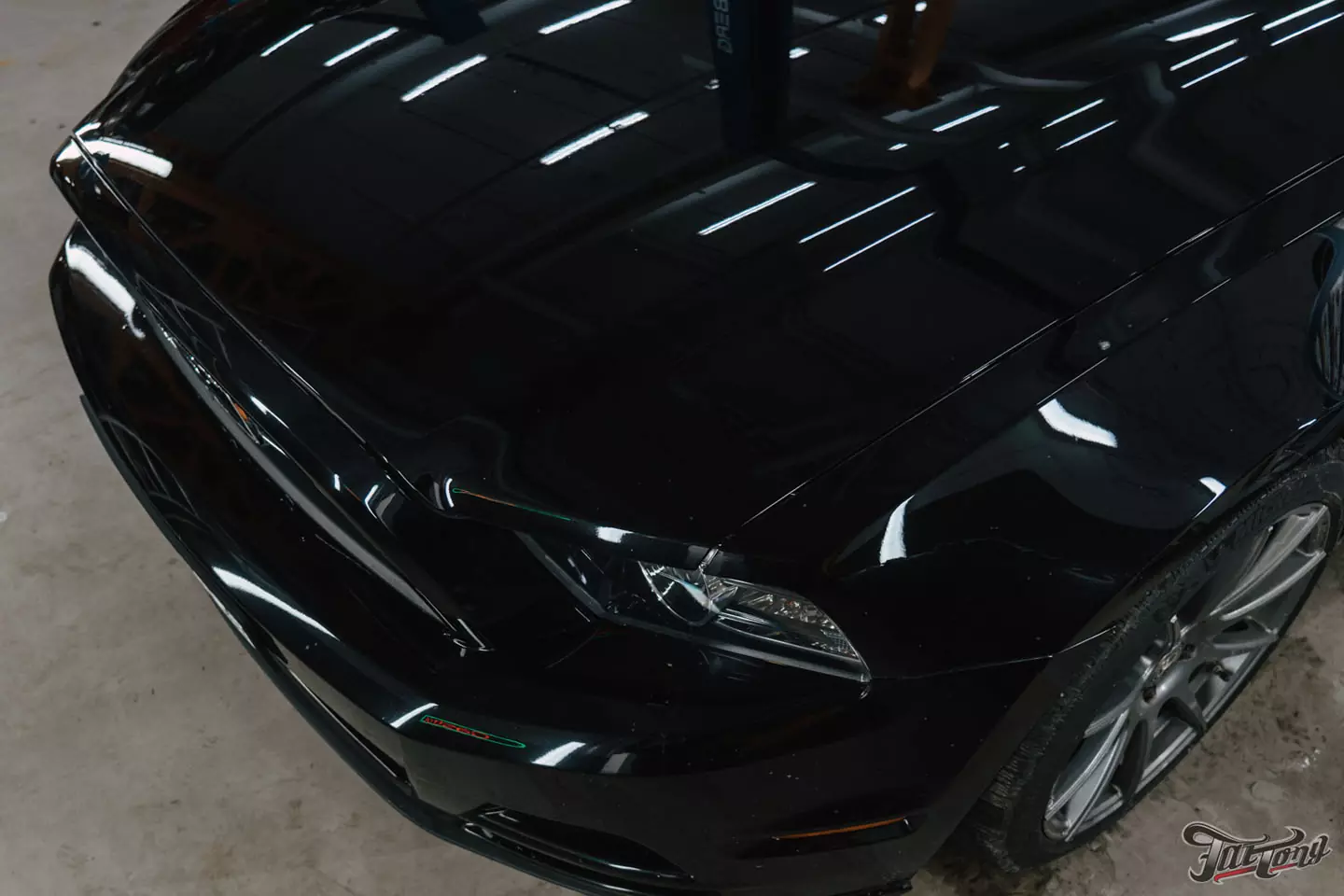Техническое обслуживание Ford Mustang, установка усиленной тормозной системы, окрас и керамика дисков